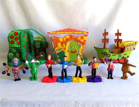 The Wiggles 8 Figures Toys 3 Playsets Greg Henry Dorothy Captain