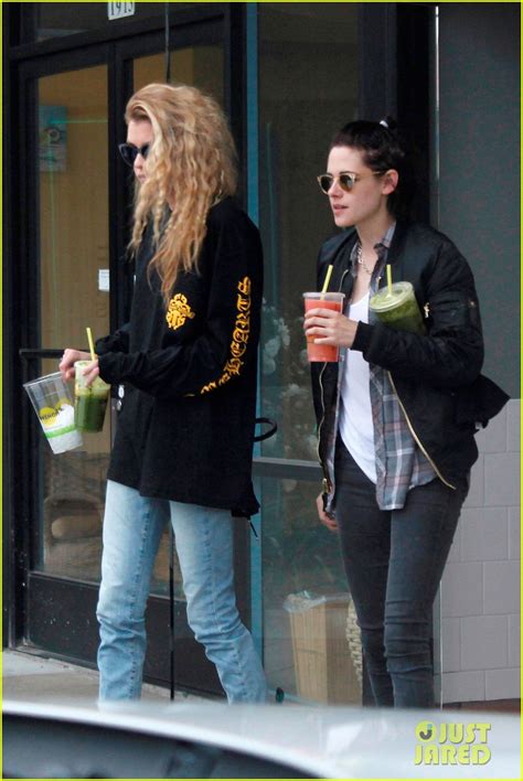 Kristen Stewart And Girlfriend Stella Maxwell Enjoy Smoothie Date Photo 1061104 Photo Gallery