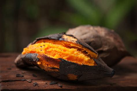 Makanan Diet Ubi Jalar Oranye Panggang Foto Stok Unduh Gambar