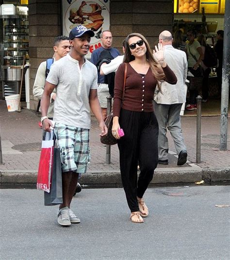 We did not find results for: Carol Portaluppi passeia acompanhada e acena para os ...