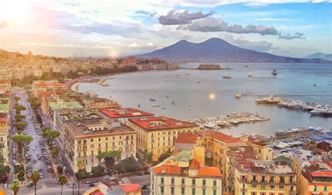 El Pais Napoli è La Città Italiana Più Viva