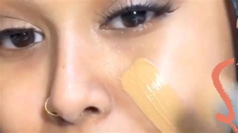 TikTok Makeup Hack For Using Translucent Powder Before Foundation