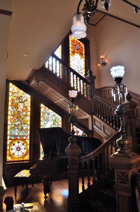 Stained glass is usually one of the features that defines old buildings but it's actually more versatile than that. 25 Stained Glass Ideas For Indoor And Outdoor Home Decor ...