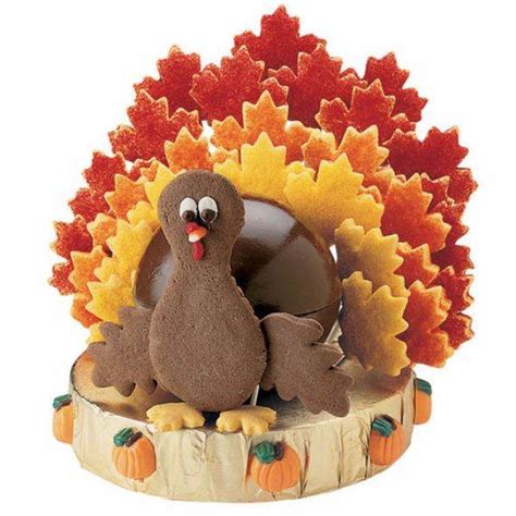These thanksgiving cupcakes would be a great addition to the kids table at this year's thanksgiving celebration, topped with adorable pilgrim hats and cornucopia, they are sure to please the be sure to check out the cupcake heaven page, there are over 250 cupcake recipes and decorating ideas! Easy Thanksgiving Cupcake Decorating Ideas - family ...