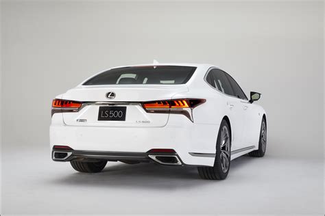 Engine v6, 3456cc, petrol, plus electric motor; 2018 Lincoln Navigator, 2018 Lexus LS F-Sport, 2018 VW ...