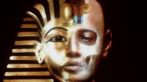 king tut s wife queen nefertiti might be in newly discovered tomb