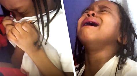mamá descubre por qué llora su hijo y no lo puede creer ¡este vídeo es tan lindo youtube