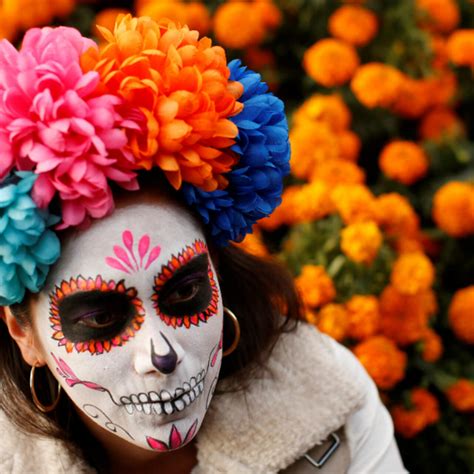 Details 300 flores tradicionales de dia de muertos - Abzlocal.mx