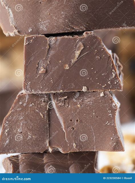 Trozos Grandes De Chocolate De Leche Foto De Archivo Imagen De