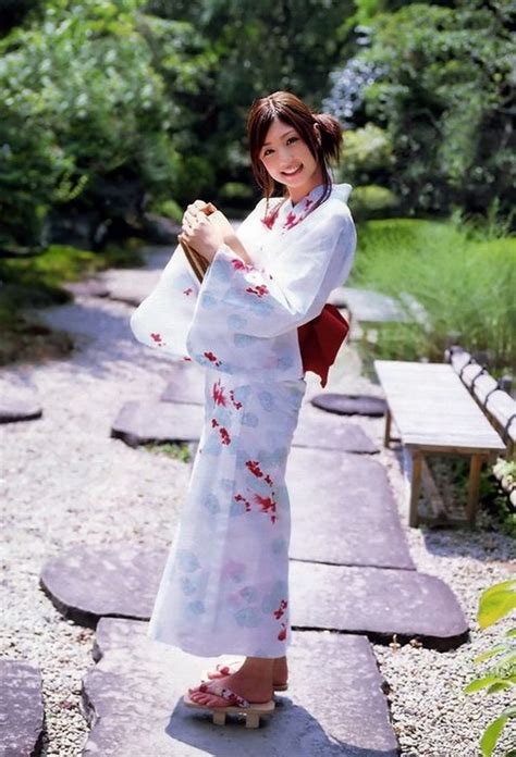 Japanese Girls Wearing Kimonos Gallery Ebaums World