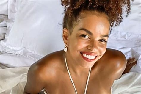 Toda Sexy Jeniffer Nascimento Dispensa Biqu Ni E Faz Topless Em Rio