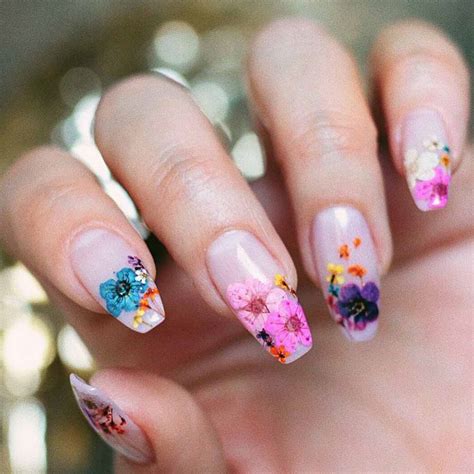 Dried pressed flowers for nails. 42 Super Pretty Flower Nail Designs To Copy