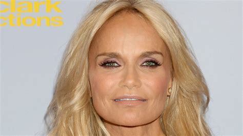 Kristin Chenoweth Shows Off Toned Limbs In Outdoor Snap Sqandal