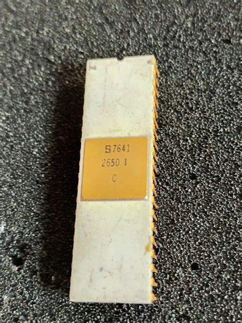 Signetics 2650 I C White Ceramic Gold Microprocessor Verry Rare