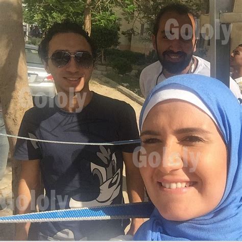 وكانت حلا شيحه قد فاجأت متابعيها بتحديث صورتها الشخصية عبر حسابها بموقع instagram وظهرت في الصورة وهي ترتدي الحجاب، واكتفت حلا بوضعها كصورة شخصية لحسابها ولم تنشر أي صور حديثة بالحجاب. هنا شيحة ترتدي الحجاب.. صور