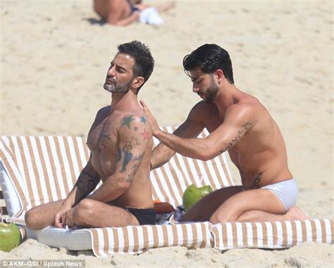 marc jacobs and new porn star beau harry louis enjoy a romantic day at the beach daily mail online