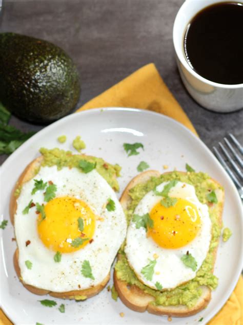 5 Minute Avocado Toast With Egg Recipe