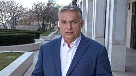 Hogy az idősek és a legvertőzötteb területeken élő emberek védelmét továbbra is fenntartja a kormány. Orbán Viktor bejelentést tett, de lefagyott az élő adás ...