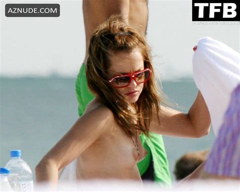 Mena Suvari Sexy Seen Showing Off Her Nude Tits On The Beach In Miami