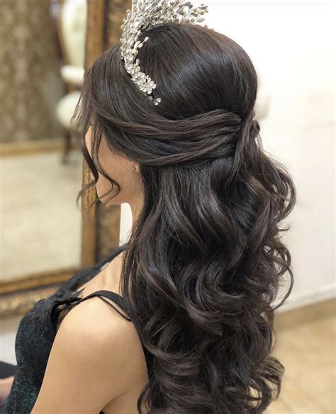 Pin By Alessia🌙 On Hairstyles Quince Hairstyles Quinceanera