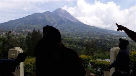 Erupsi gunung semeru di kabupaten lumajang, jawa timur, kembali terjadi pada selasa (3/3/2020) pukul 17.33 wib. Seperti Apa Aktivitas Gunung Merapi Hari ini? Ini Faktanya