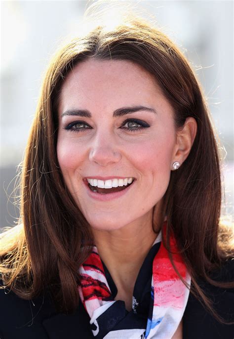 Kate middleton's engagement ring voted the world's most popular. KATE MIDDLETON Plays Hockey at the Olympic Park in London ...