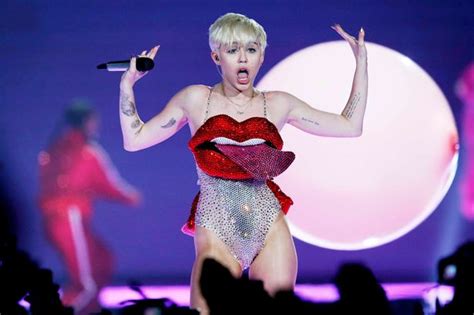 Miley Cyrus Denies Drug Overdose As She Hits The UK With Her Bangerz