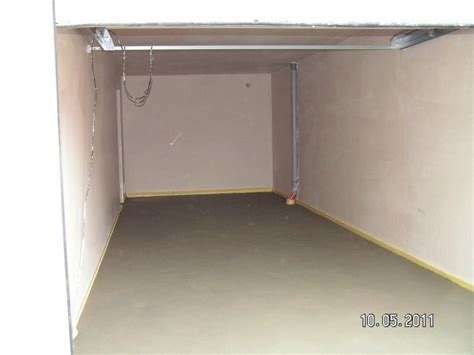 Ab wann estrich einsatzbereit ist, also begehbar, hängt in erster linie mit der trocknungszeit zusammen. Die Garage bekommt Innenputz und Estrich | Baublog von ...