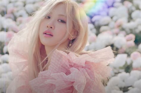 Blackpinks Rosé Releases Music Video Of Solo Single On The Ground