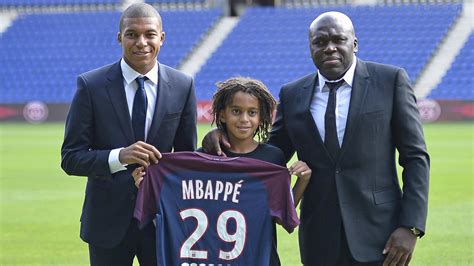 Calciomercarto Psg Rinnovo Per Mbappé Ma Non è Kylian Bensì Il