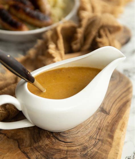 All you need is butter, flour, black pepper, chicken or turkey stock and/or drippings! Homemade Gravy without Drippings | Don't Go Bacon My Heart