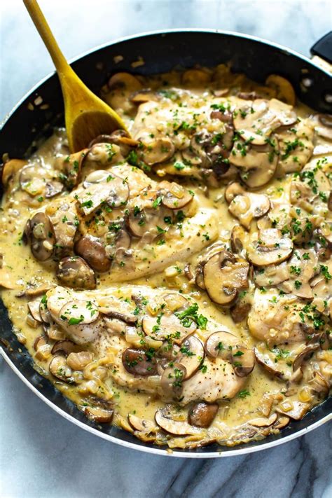 How it gets its flavour and creaminess? This Skinny, Easy Chicken Marsala Skillet is a delicious ...