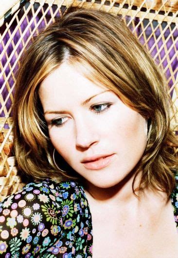 White flag is the lead single from dido's second album life for rent (2003). Cifra Club | WHITE FLAG - Dido