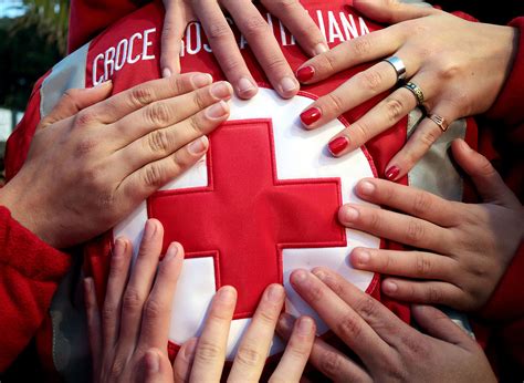 Marika rossa — jawohl 06:07. Da FCN 9.000 mascherine per 118 e Croce Rossa Novara ...