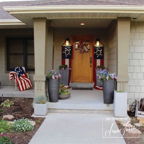 Do you decorate for patriotic holidays? Americana Patriotic Porch Decor and Flags