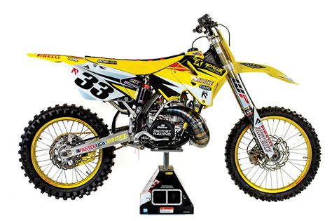 Is a 125 2 stroke or 250 4 stroke dirt bike faster in a straight line? FROM BARN FIND TO RACER: RM250 2-STROKE | Dirt Bike Magazine