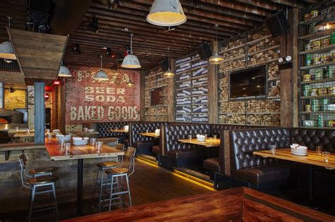 Rest assured however that all the chicago sports bars have many things in common. Tour Parlor Pizza Bar Wicker Park, Division Street's ...