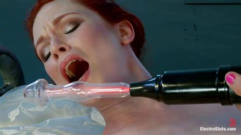 Bobbi Starr Justine Joli In Beautiful Redhead Swan Pleasured With
