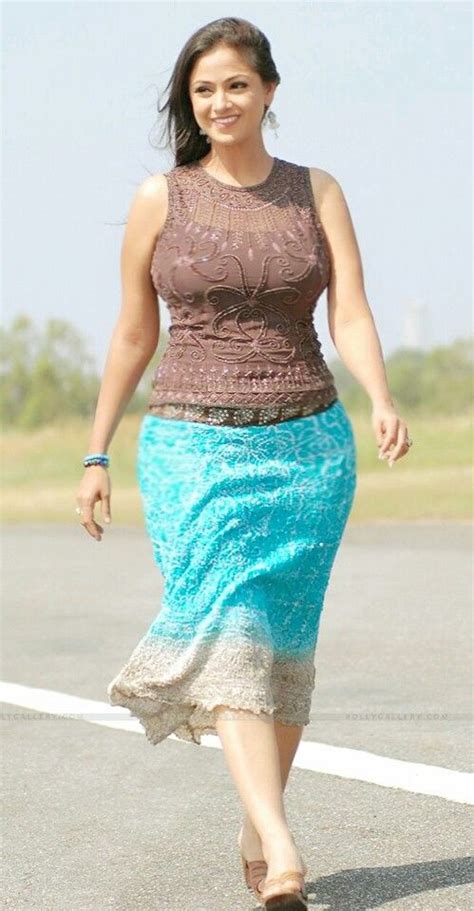 simran tollywood hit actress awesome curves appeal with voluptuous figure most beautiful