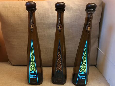 Real scale 3d model (milimeters) with opacity map of the brand logo in label. Don Julio 1942 Luminous | Mini bottles, Mini liquor ...