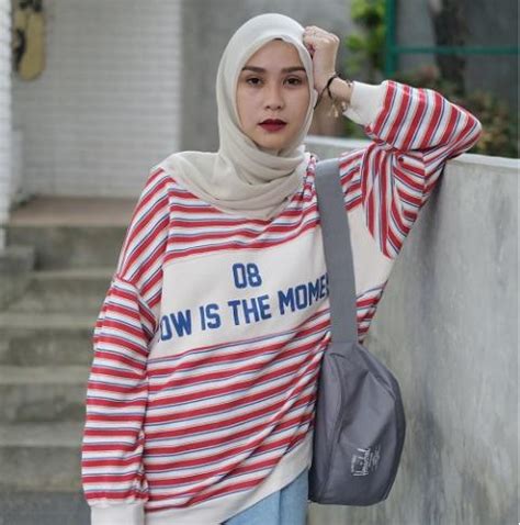Zaskia memulai karier di dunia hiburan indonesia saat mengikuti ajang pemilihan model kawanku 2001 dan meraih juara ii. Terciduk! 9 Artis Cantik Ini Pernah Tertangkap Basah ...