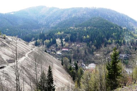 Although its permanent population does not exceed 200 people, it is a picturesque historic village. Špania dolina - skutočný poklad v srdci našej krajiny ...