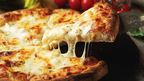 Why Its Important To Choose The Right Cheese When Making Pizza