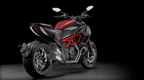 You will get the same electronic package in the engine tune in both the versions. DUCATI Diavel Carbon specs - 2014, 2015 - autoevolution