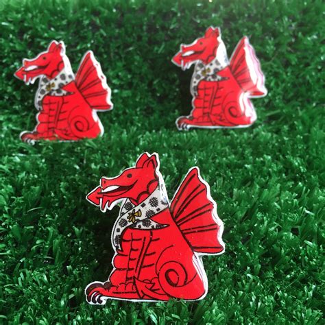 Welsh Dragon Pin Badge Hand Made Welsh Cymru Cymraeg Mothers Day