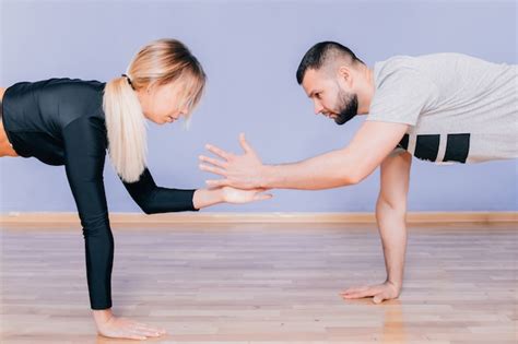 Premium Photo Attractive Man And Woman Athletes Performing Sit Ups On Yoga Mat Doing Exercise