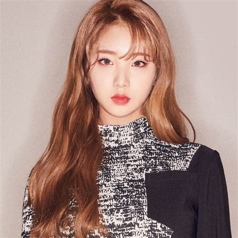 Loona are under blockberry creative. LOONA Profile: Visually Perfect 12-Member New Girl Group ...