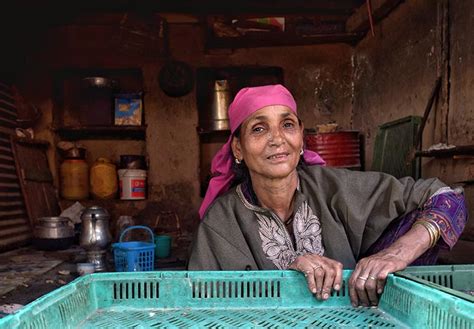 14 Stunning Photos Capturing The Beauty Of The Women Of Kashmir