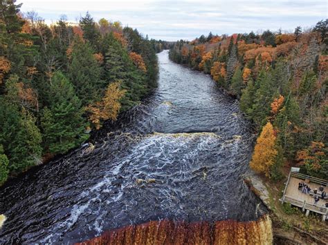 In the autumn, the waterfalls are framed by maple crimson and aspen gold. Tahquamenon Falls Map - Upper Peninsula, Michigan - Mapcarta