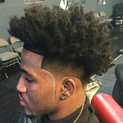 Adeptes de la ballerine, fans de l'escarpin, amies de la chaussure mode homme. Coupe de cheveux homme black - Salon making of